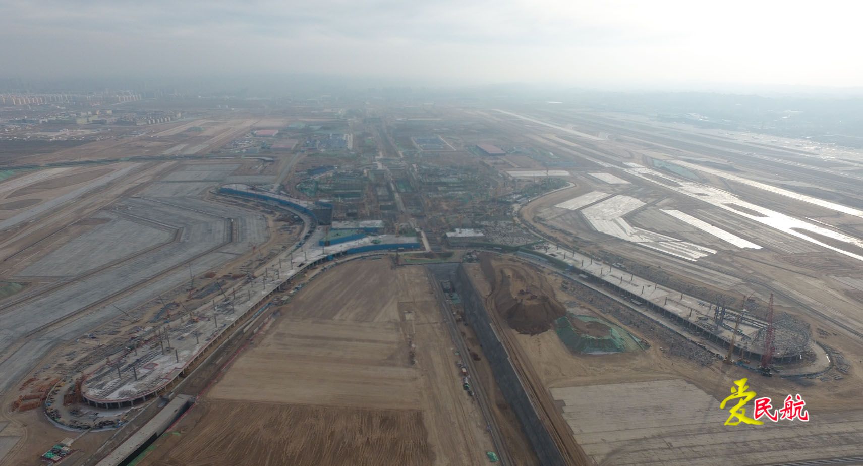 钢结构屋盖桁架首吊圆满成功 兰州中川国际机场建设驶入“快车道”_北京时间